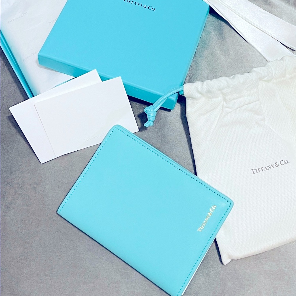 *Authentic* Tiffany & Co. Passport Cover